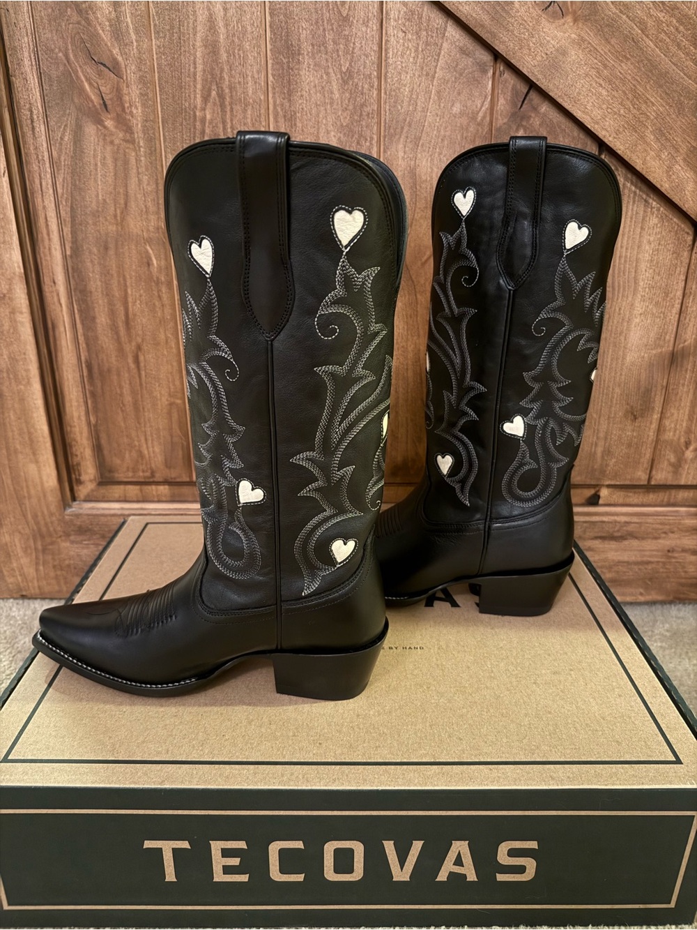 🖤 NWT LIMITED RELEASE Tecovas Annie Hearts Black White Snip Toe Cowgirl Boots. 8 - Picture 2 of 9